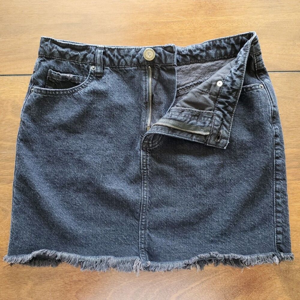 O'Neill Black Denim Frayed Hem Skirt Size 7 Classic 5-Pocket 100% Cotton - Picture 3 of 8